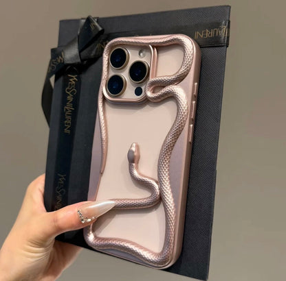 Snake Cutout Case – iPhone 16/15/13/12 Trend Style